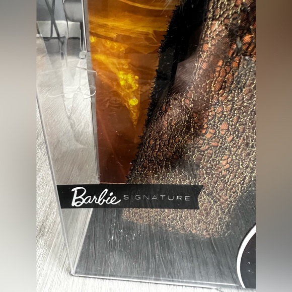 Disney "A Wrinkle in Time" Oprah Barbie Doll NEW - Picture 2 of 6